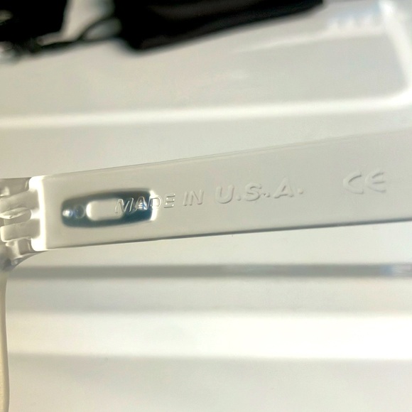 Holbrook Oakley (Low Bridge Fit) Lunar Year Collection Frosted frame NWT ☀️🕶️ - Picture 9 of 10